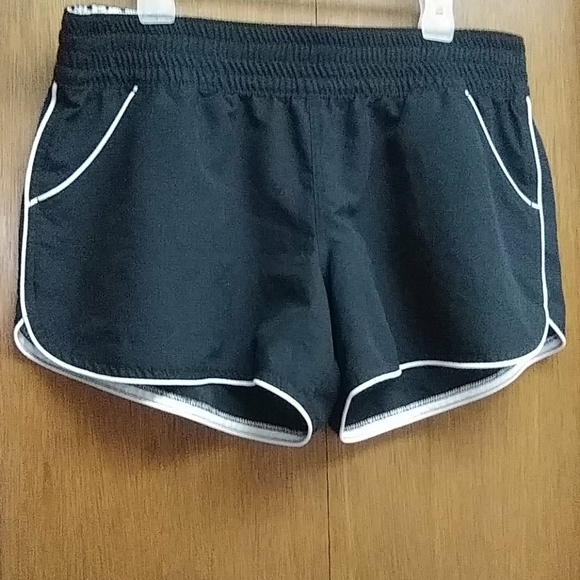 🆕 b&w athletic shorts - Picture 2 of 7